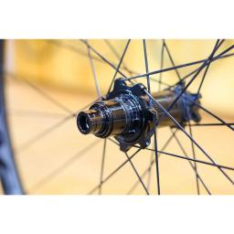 Roda MTB Carbono Bontrager Kovee Pro 30 TLR Sram XD (PAR)